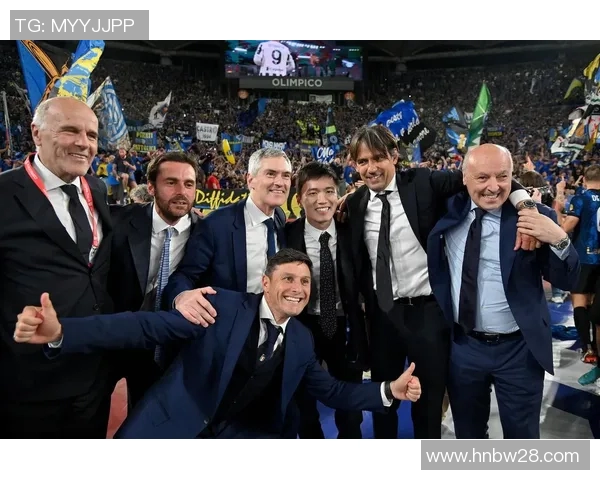 国米荣耀时刻:镜头定格那一刻泪水与欢笑交织的感动瞬间 国米荣耀时刻:镜头定格那一刻泪水与欢笑交织的感动瞬间