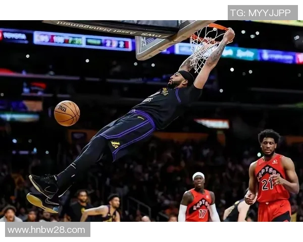 猛龙赛场突发小插曲裁判冷静应对化解冲突维护比赛秩序 猛龙赛场突发小插曲裁判冷静应对化解冲突维护比赛秩序